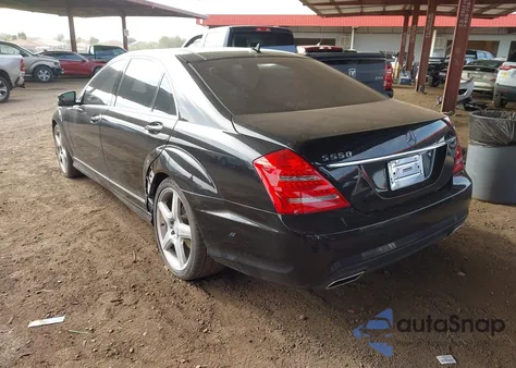 2011 Mercedes-Benz S 550 z USA, uszkodzony, nr VIN WDDNG7BB7BA404716